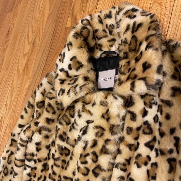 AVAILABLE- Urbancode London leopard faux fur coat long US 4 - Picture 1 of 14